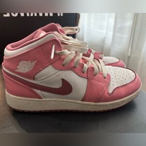Nike Air Jordan 1 Mid Valentines Day, Sz. 6Y